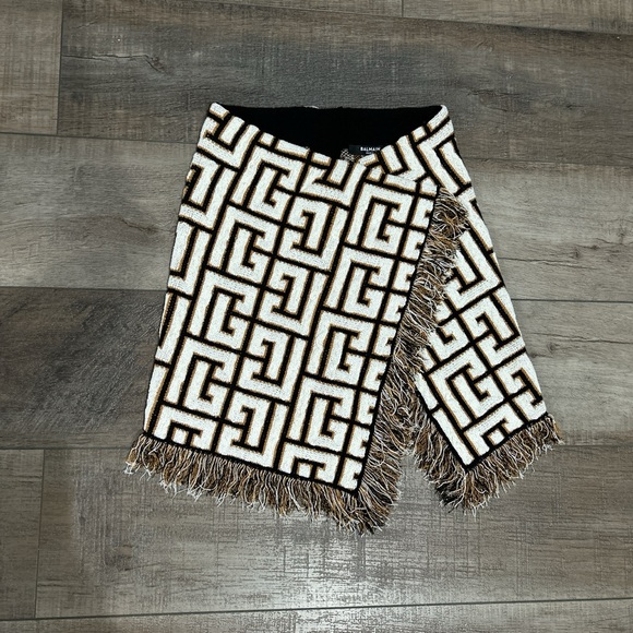 Balmain wrap effect fringed monogram knit logo mini skirt in noir and naturel - Picture 9 of 9